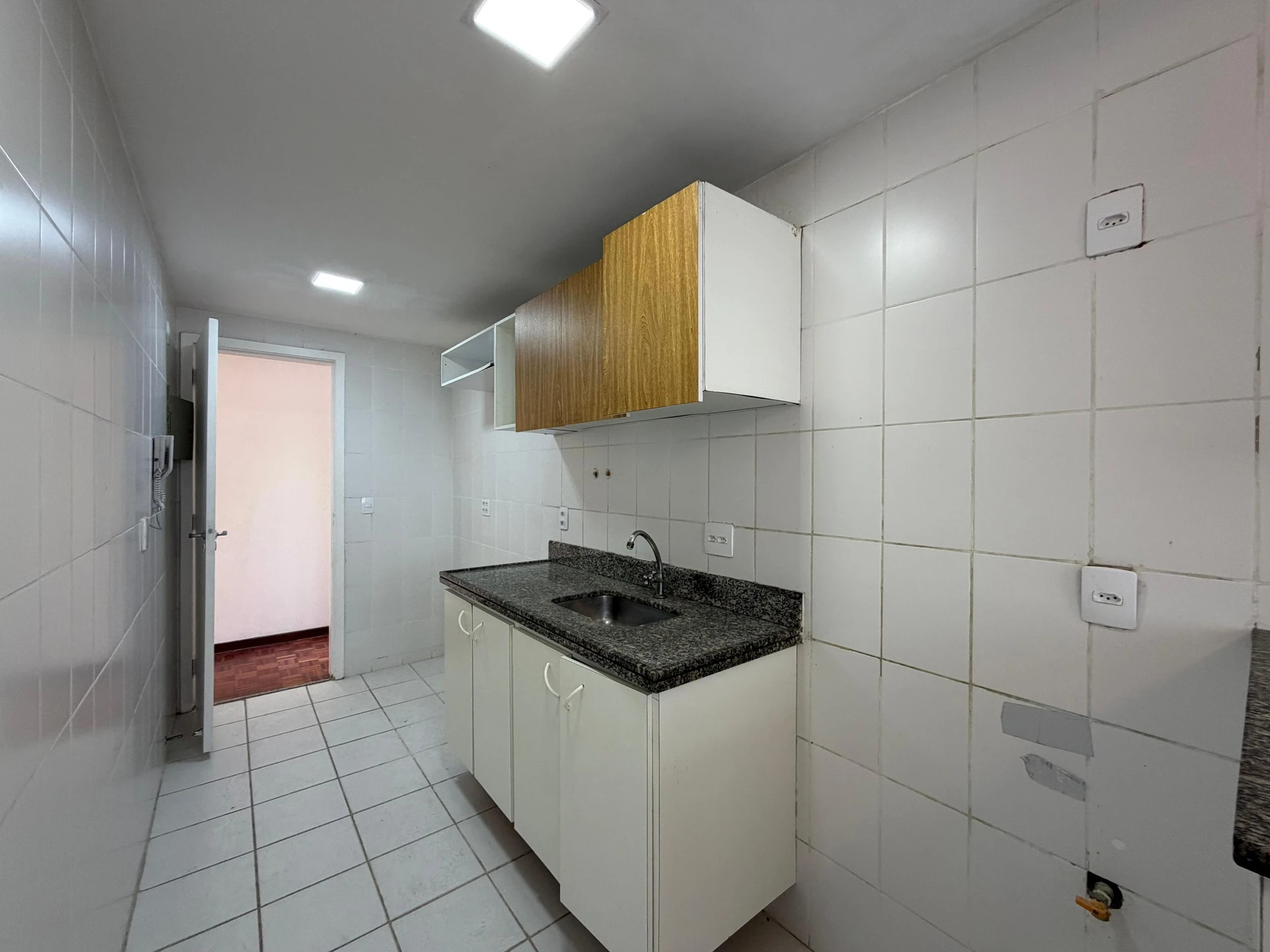 Apartamento de 3 dormitorios con 1 plaza, cocina cerrada — photo 23