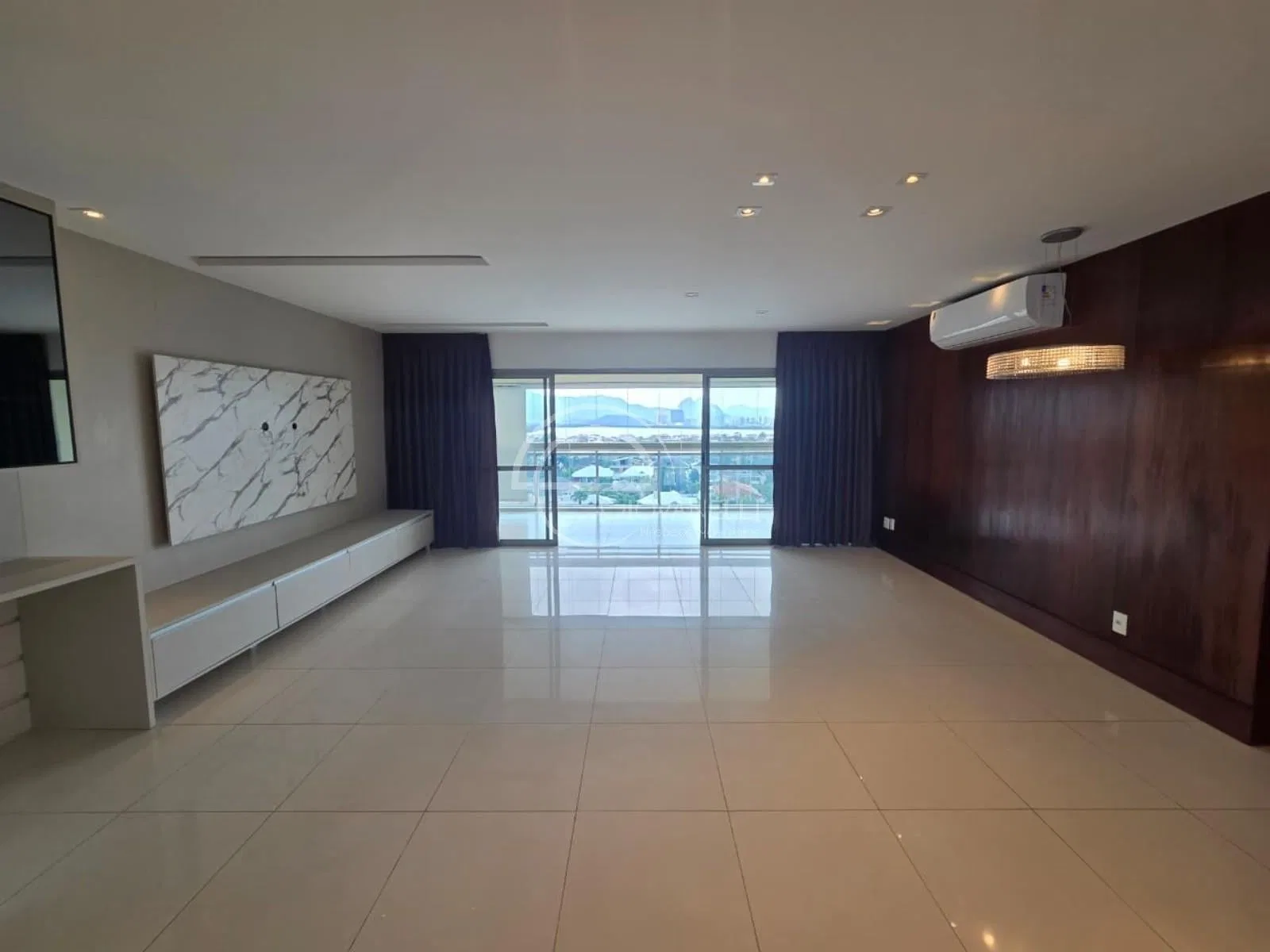 4-bedroom apartment with an enclosed gourmet balcony — photo 11