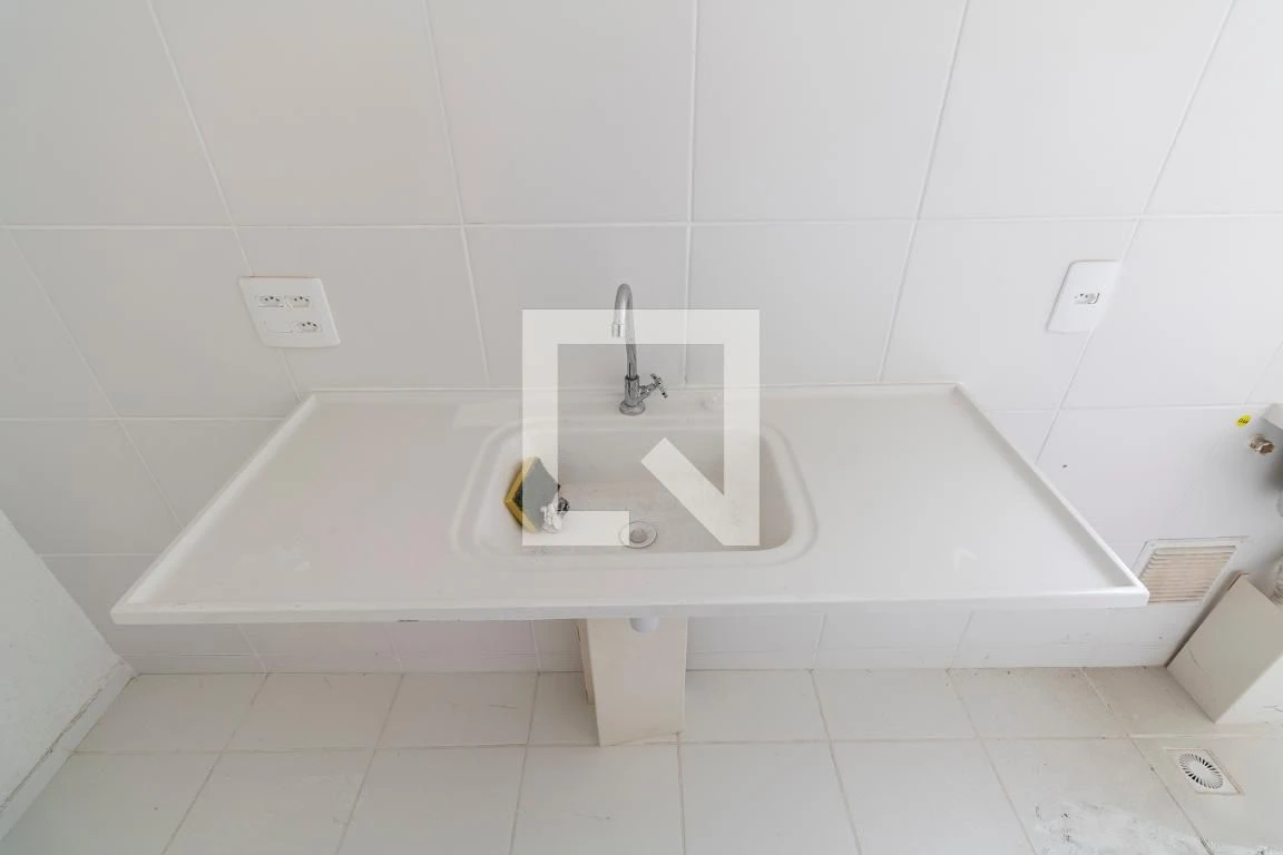 Apartamento com 2 quartos e área de serviço com tanque — photo 8