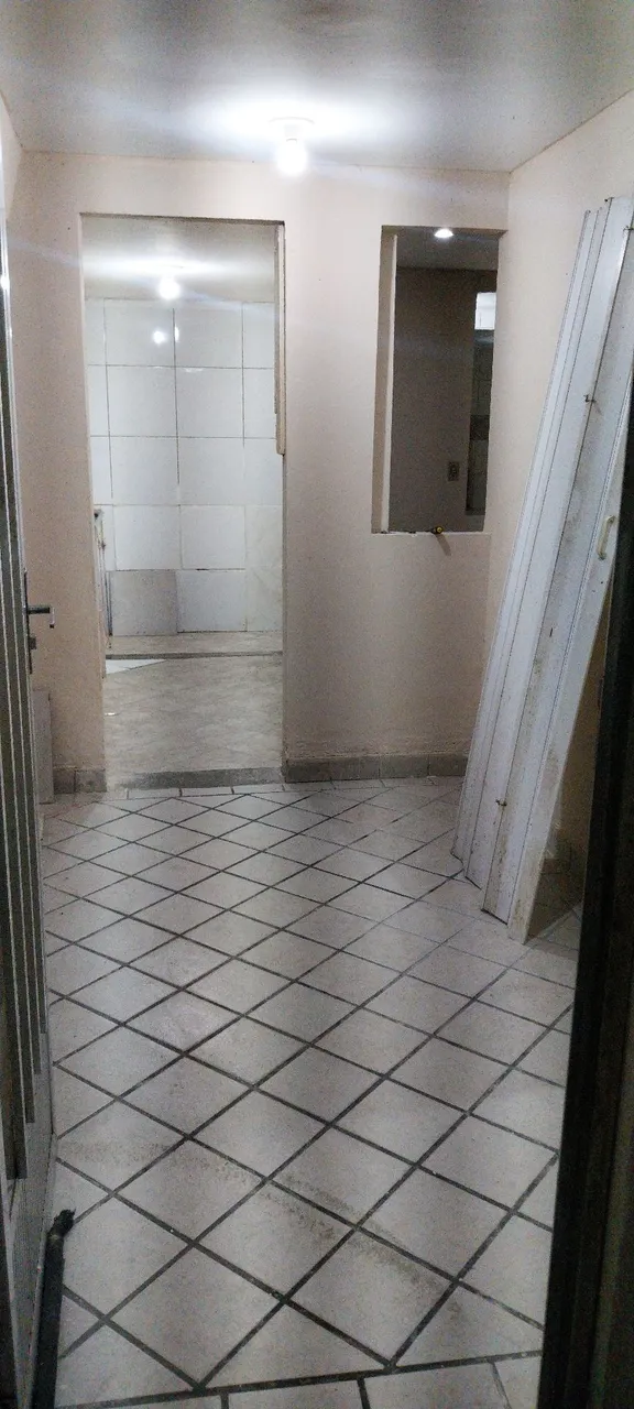 Unfurnished house with 2 bedrooms and a compact kitchenette
