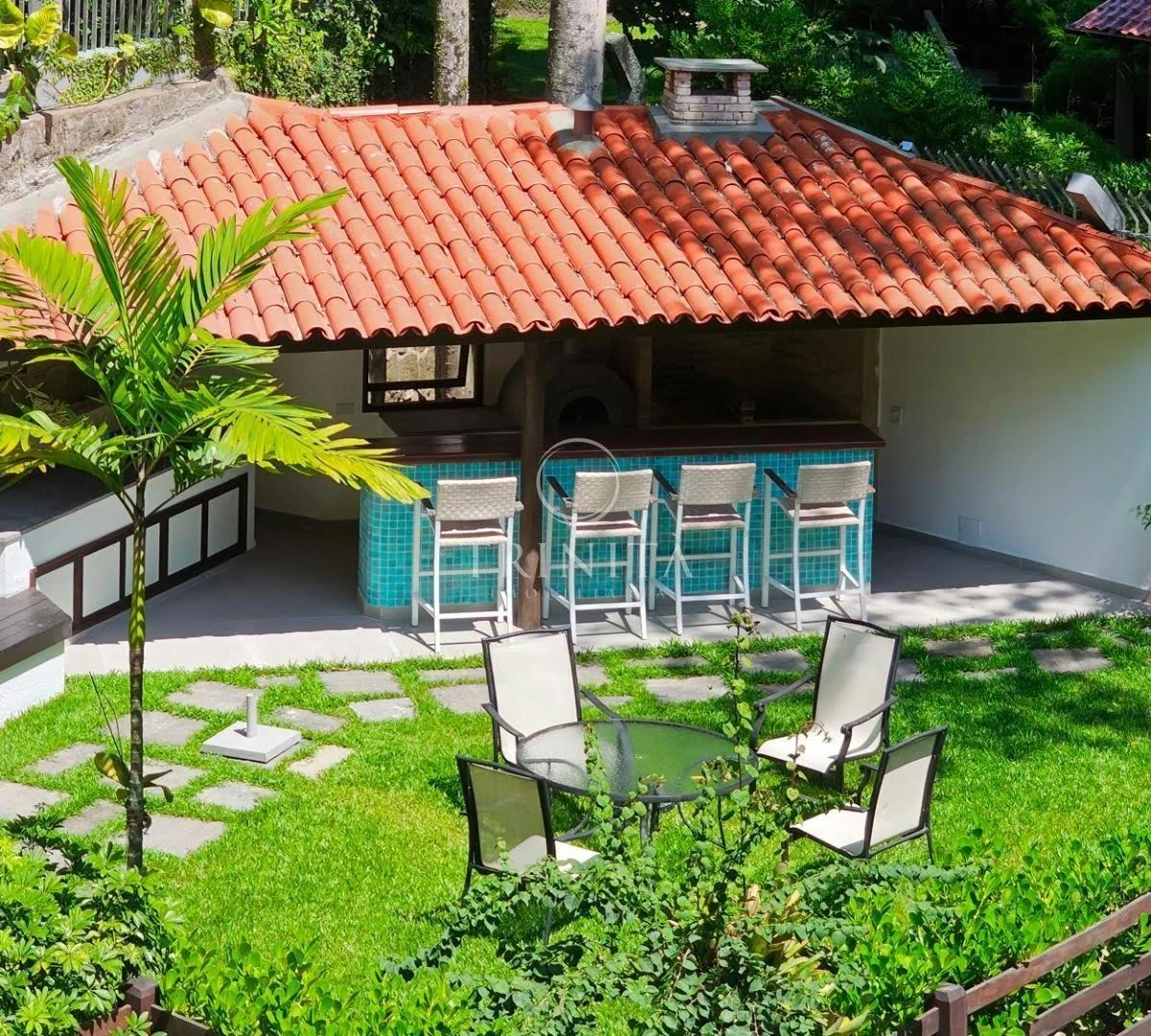 5-bedroom house with a bathtub in Rio de Janeiro — photo 24