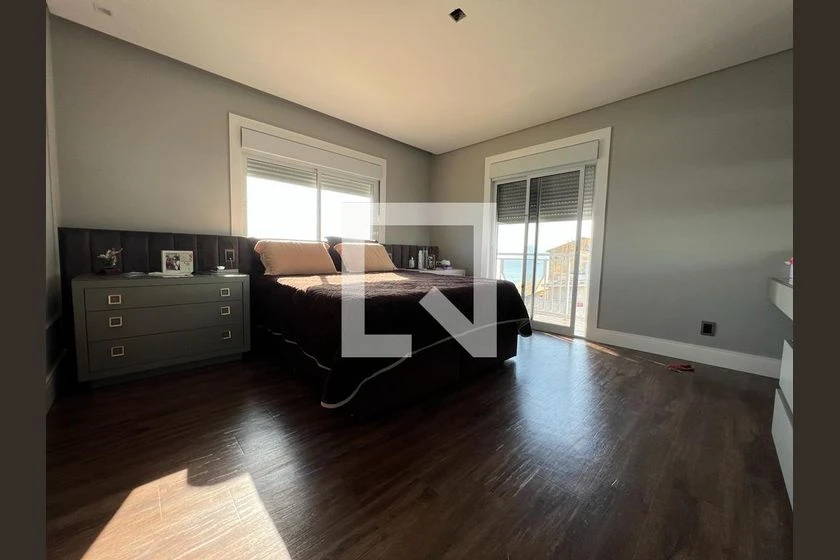 House with 3 bedrooms and 2 en-suite bathrooms — photo 2