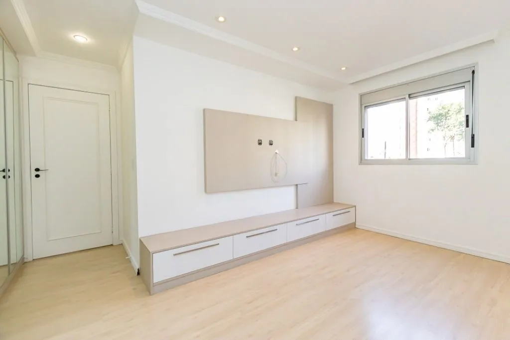 214 m² apartment with a balcony and 3 bedrooms — photo 4