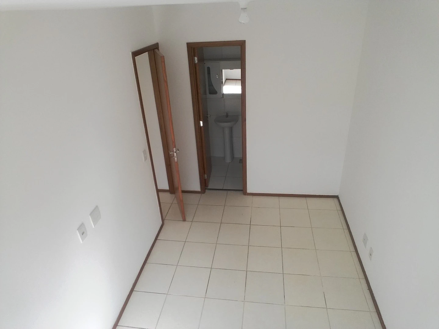 2-bedroom apartment in a building with a gym — photo 5