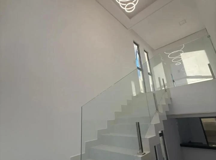 4-bedroom house with 190 m² and a fitted kitchen — photo 7