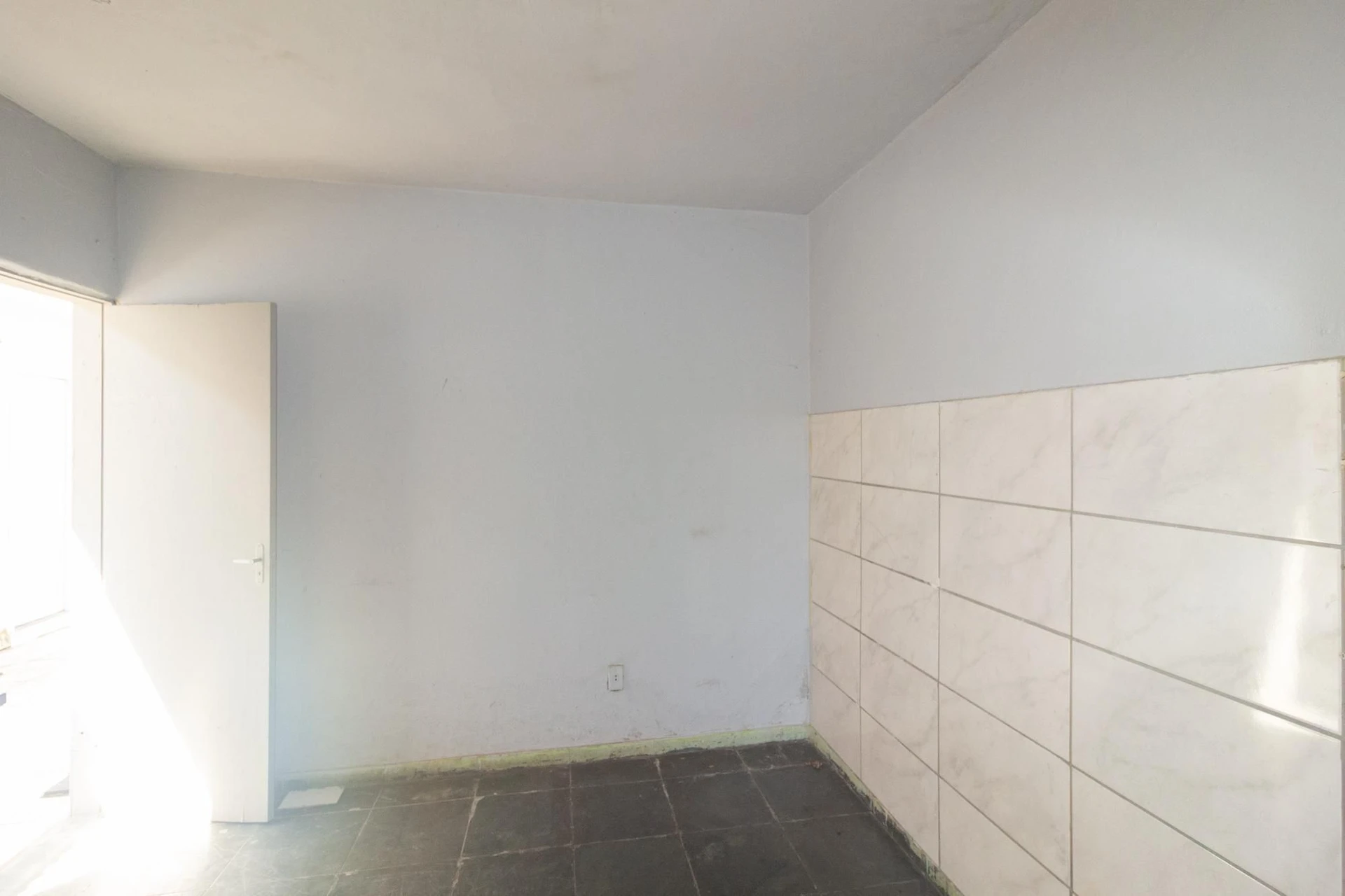 1-bedroom unfurnished studio with 1 bathroom and parking — photo 10