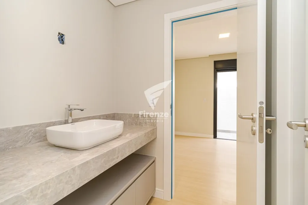 Furnished house with 4 bedrooms and 320 m² — photo 134