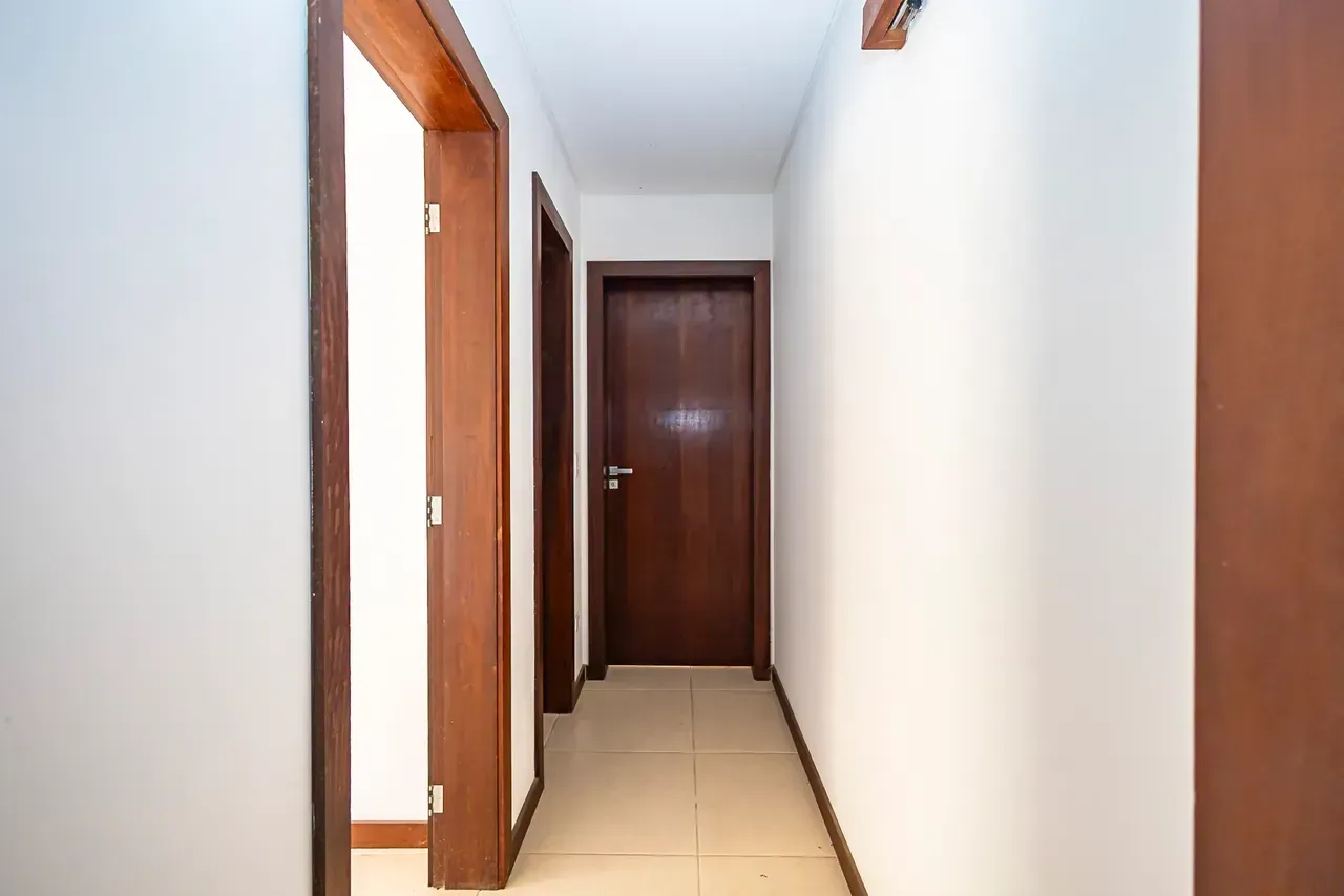 Furnished house with 5 bedrooms and 470 m² — photo 102
