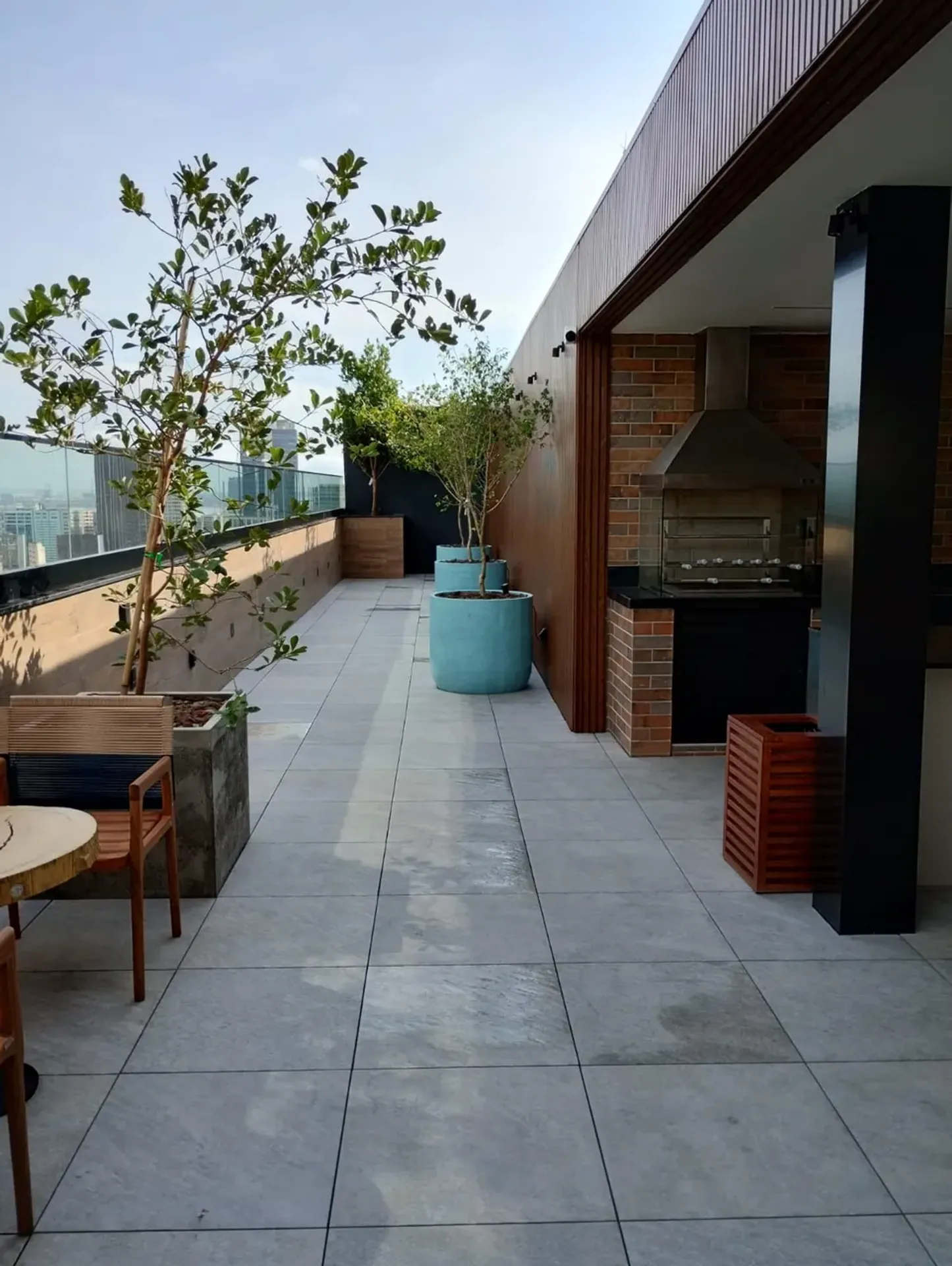 Studio on the 21st floor with a grill on the balcony — photo 20