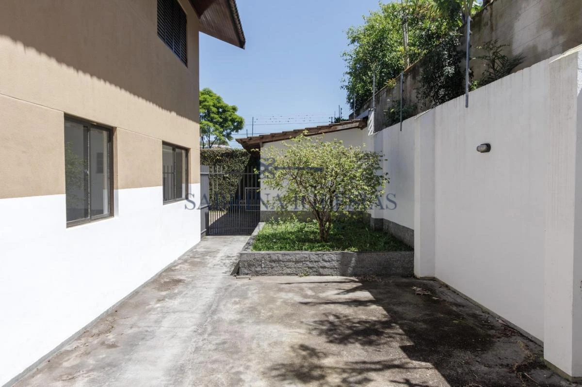 4-bedroom house with a grill on the balcony in Curitiba — photo 29