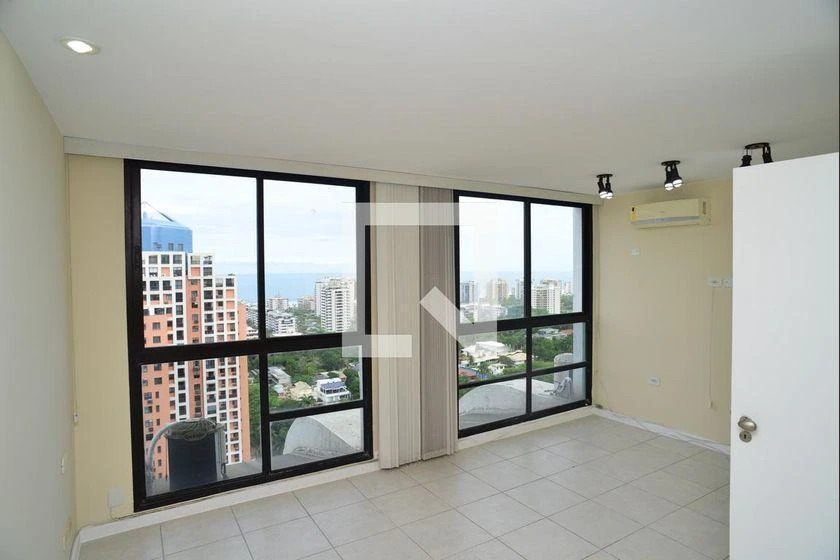3-bedroom apartment with 4 bathrooms and 2 parking spaces