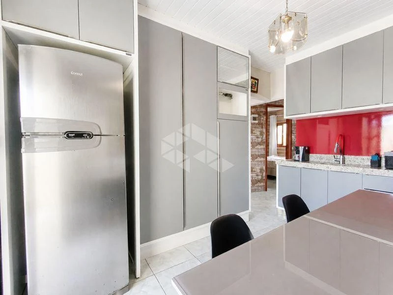 Balcony with a grill in a 2-bedroom house, 100 m² — photo 15