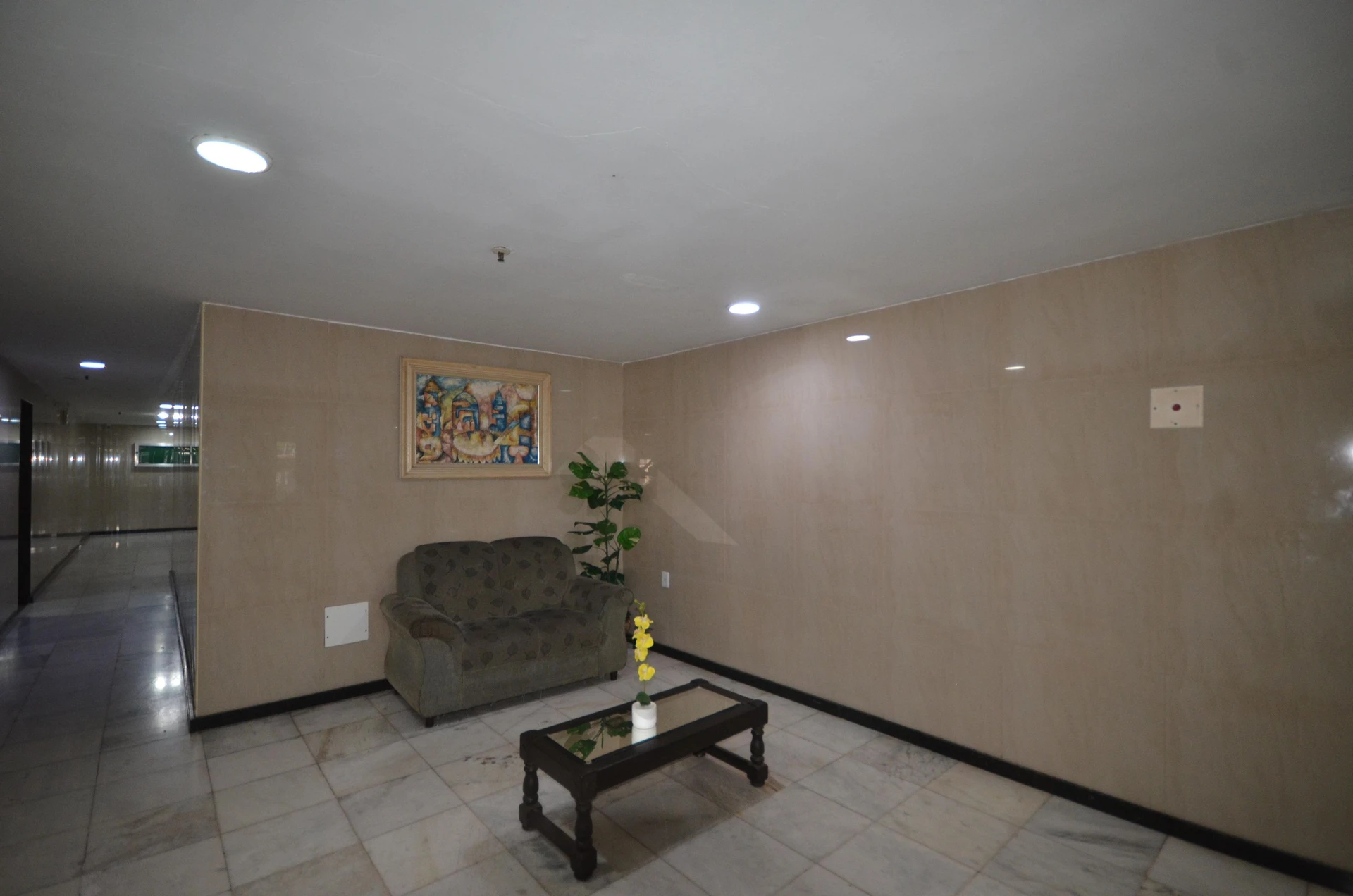 Unfurnished 2-bedroom apartment with a private garden — photo 16