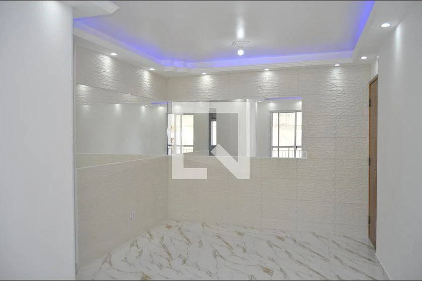 2-bedroom apartment in a building with a gym — photo 9