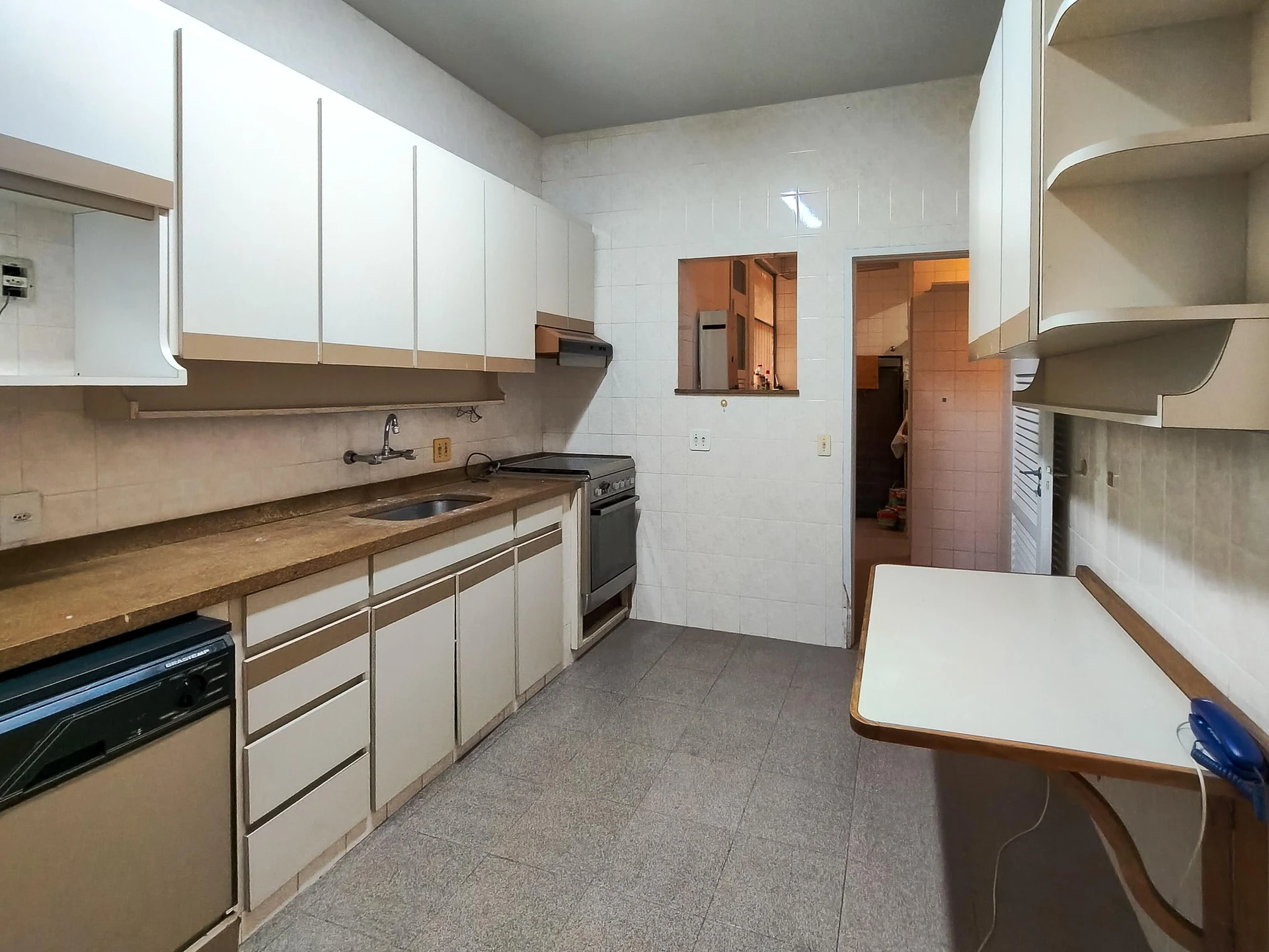 Furnished 4-bedroom apartment with 3 bathrooms — photo 30