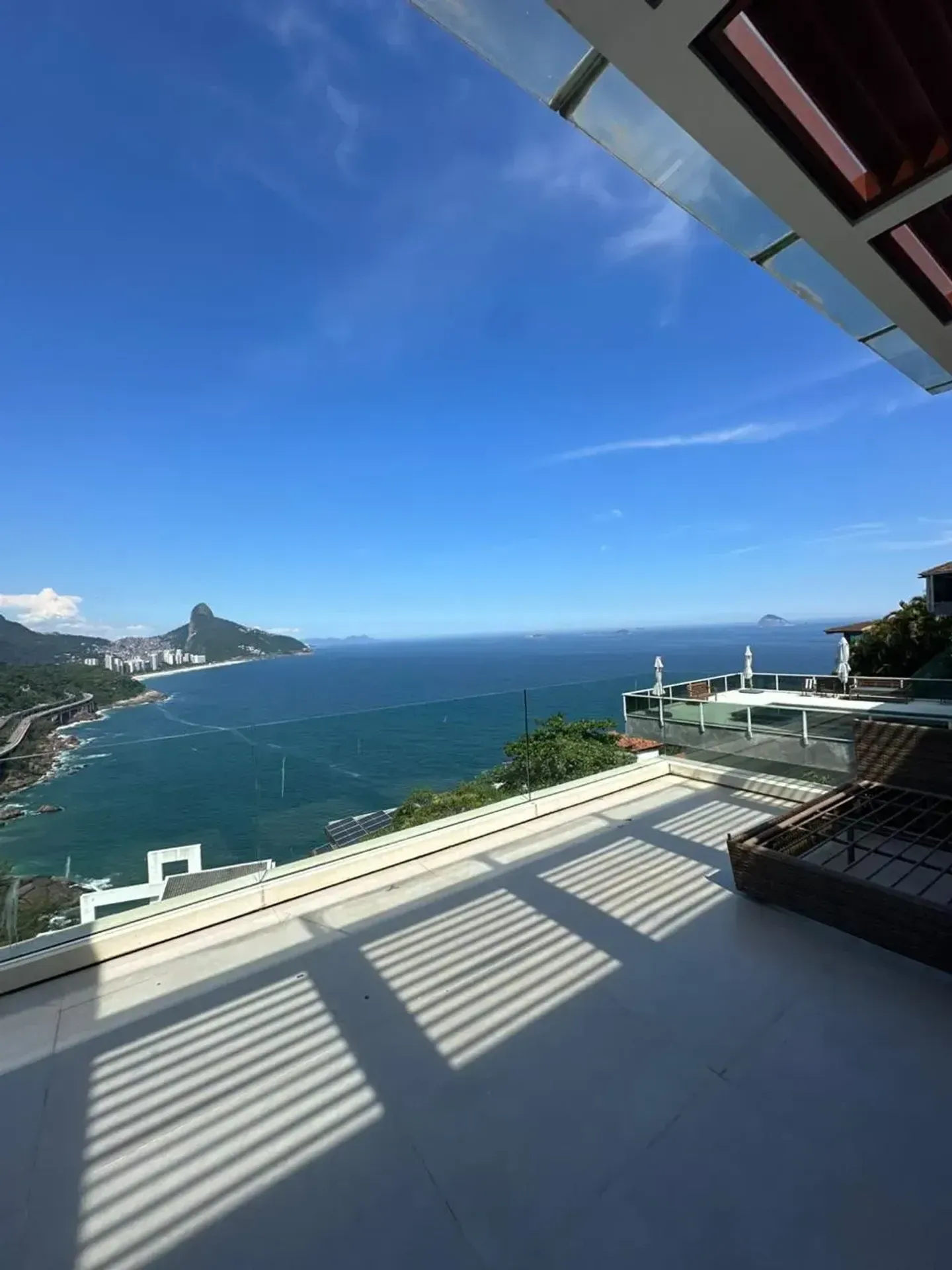 Furnished house with 4 bedrooms, balcony and 5 bathrooms — photo 30