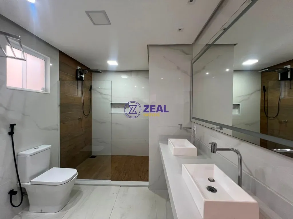 Casa de 280 m² com janelas do piso ao teto e varanda gourmet — photo 26