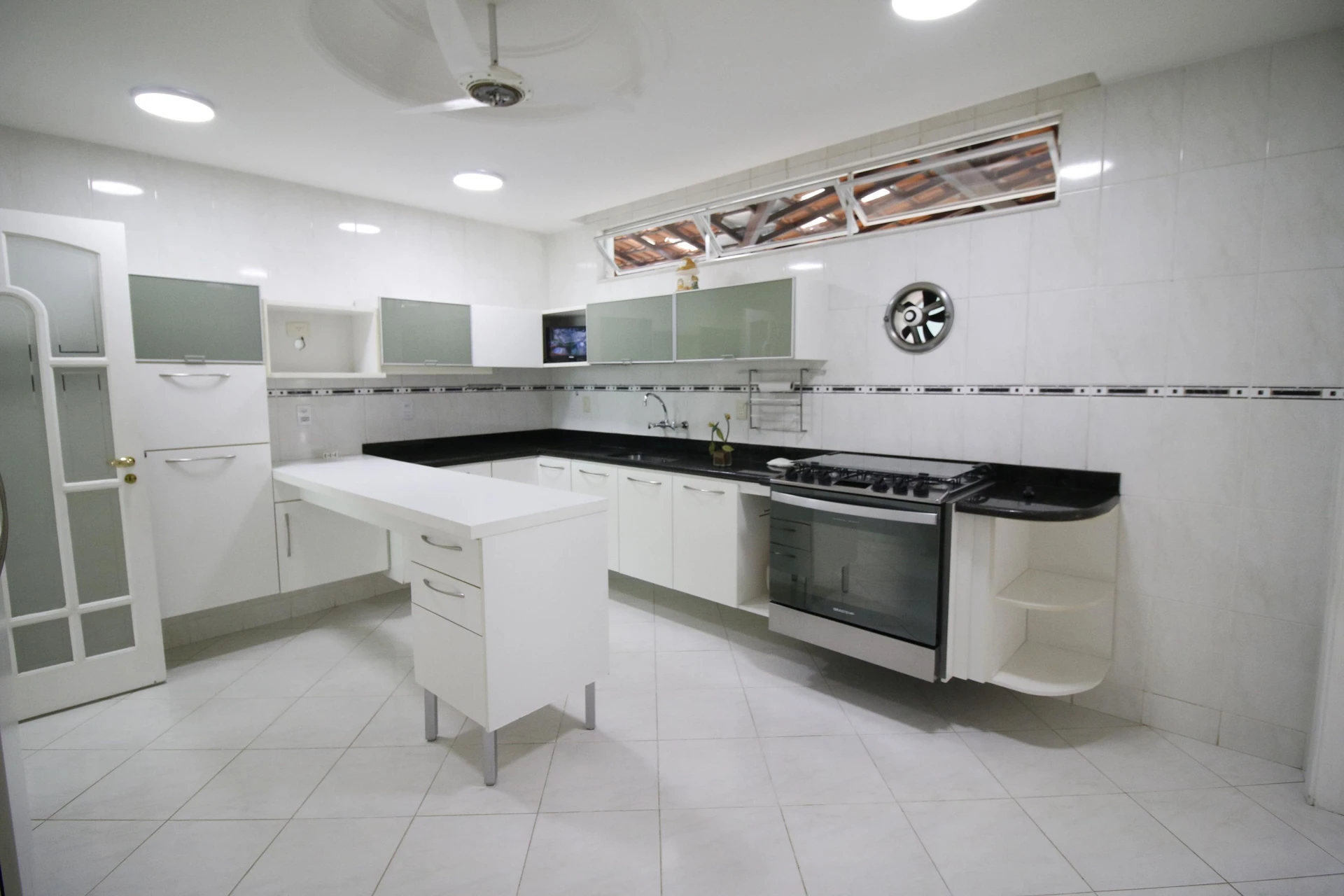 3-bedroom house with a garden — photo 16