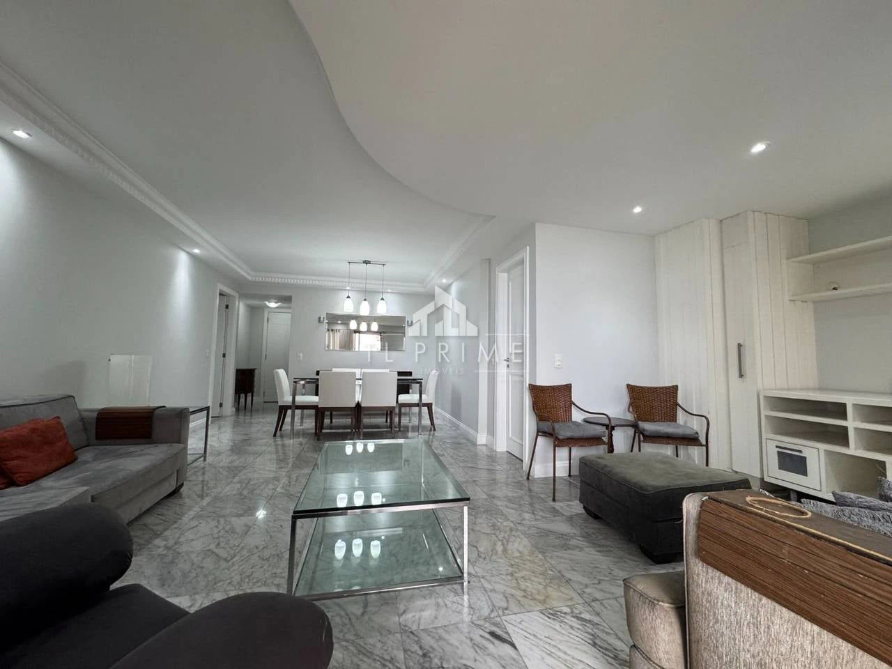 4-bedroom apartment with a private pool