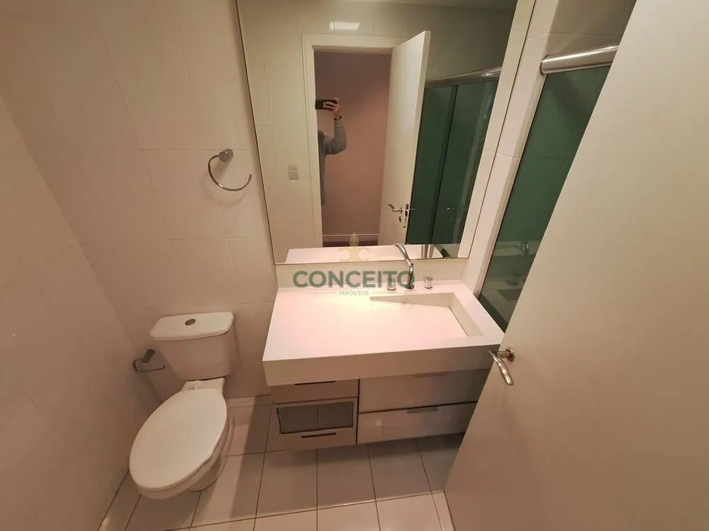 2-bedroom apartment with a walk-in closet in Florianópolis — photo 9