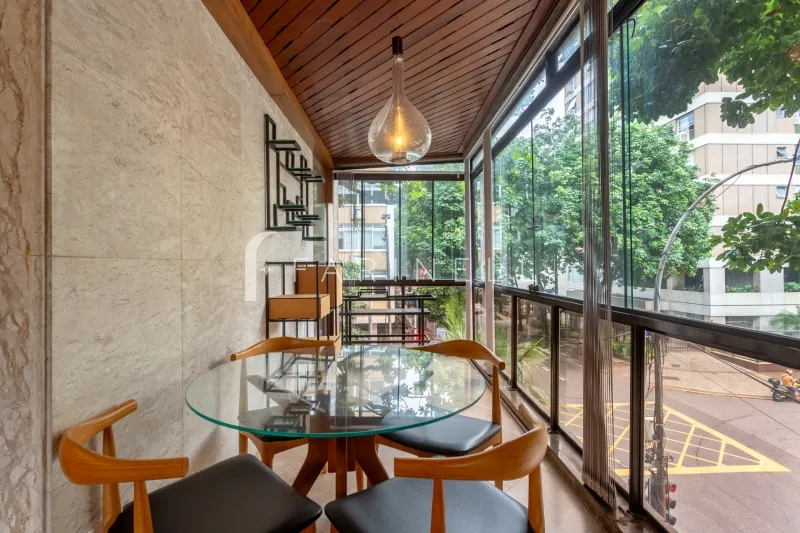 Apartamento de 2 quartos com varanda fechada — photo 6