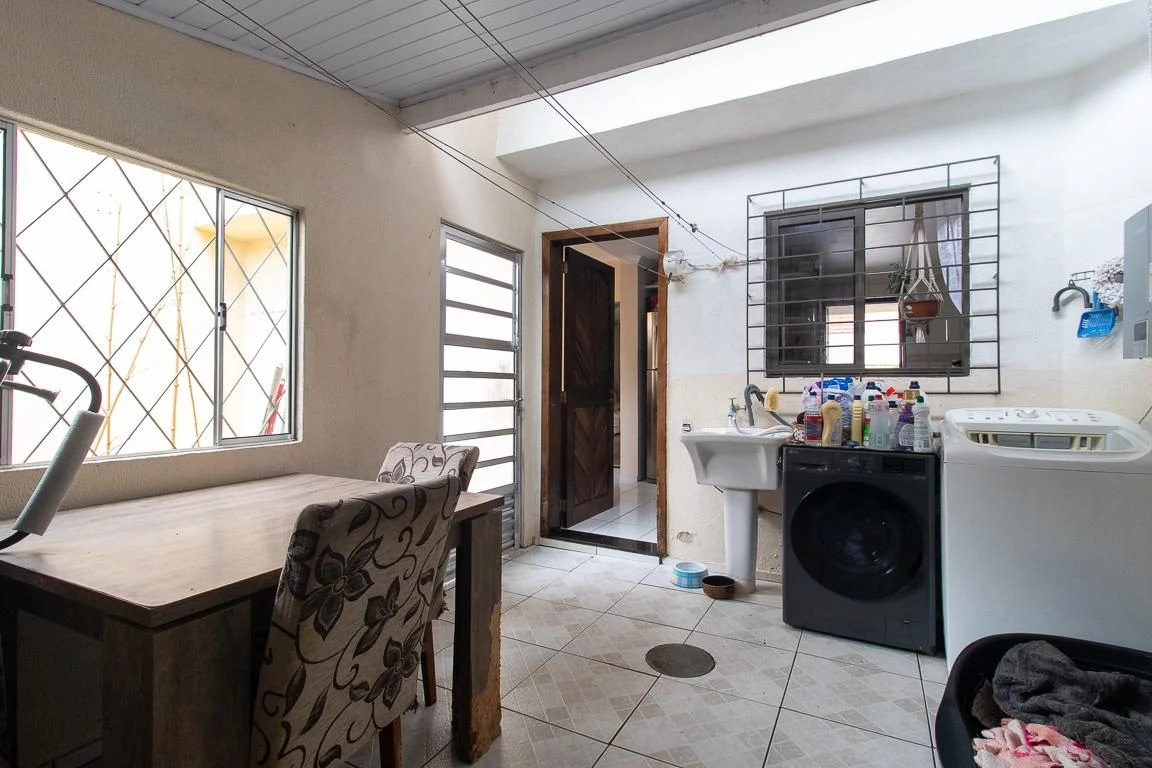 3-bedroom house with a bathtub in Curitiba — photo 42