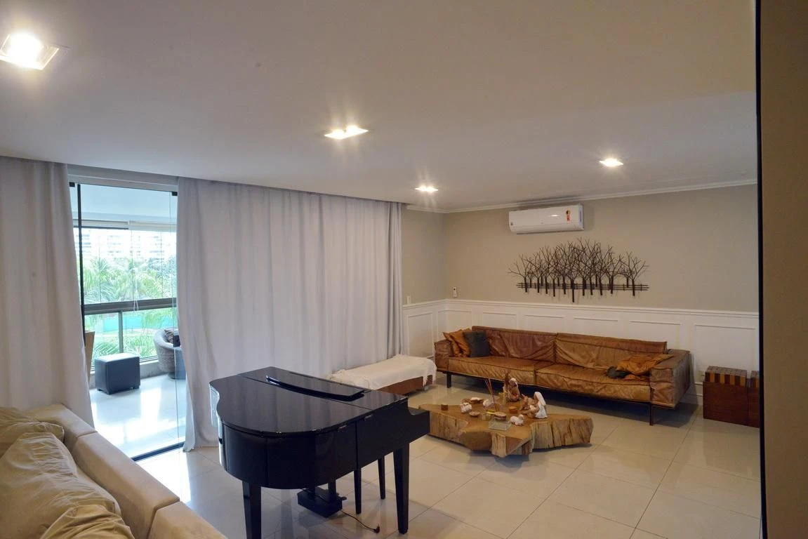 Jacuzzi in a 4-bedroom apartment, 233 m² — photo 23