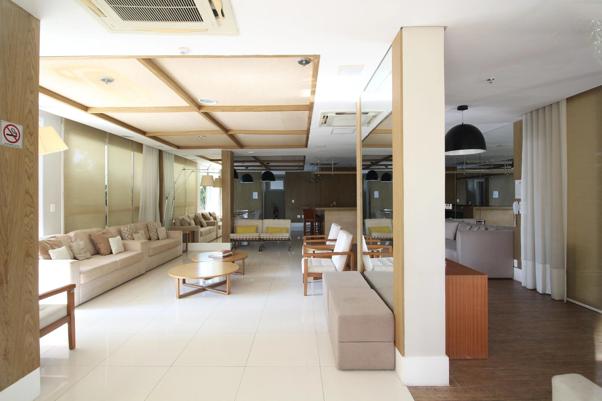 Balcony with a grill in a 2-bedroom apartment, 90 m² — photo 23