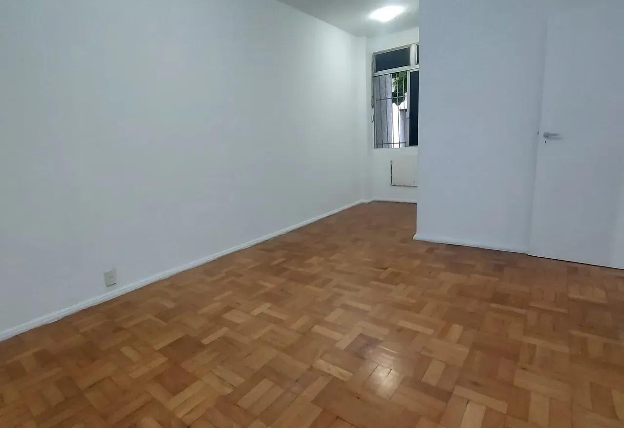 Unfurnished apartment with 3 bedrooms and 2 bathrooms — photo 11