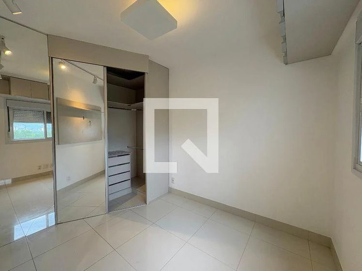 Departamento de 3 dormitorios con balcón cerrado con vidrio — photo 32