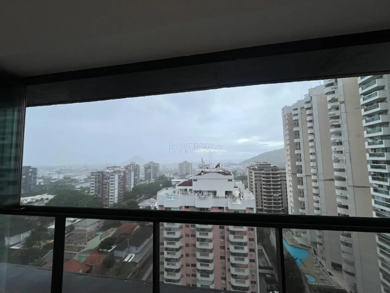 Glass-enclosed balcony in a 3-bedroom apartment, 120 m² — photo 12