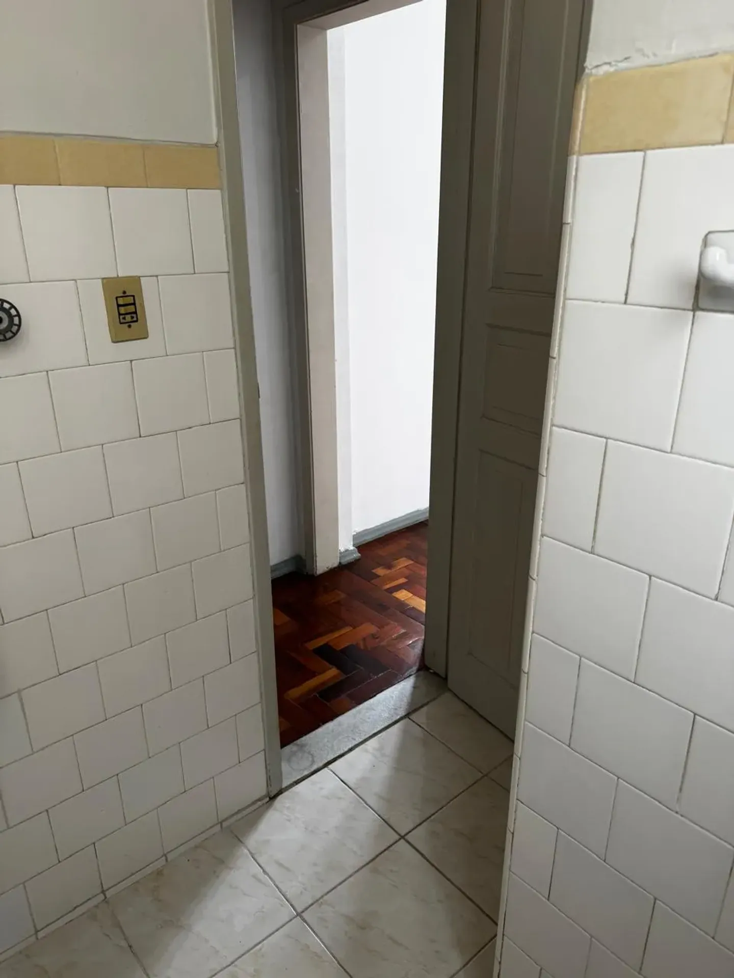 Wood or laminate floors in a 2-bedroom apartment, 65 m² — photo 19