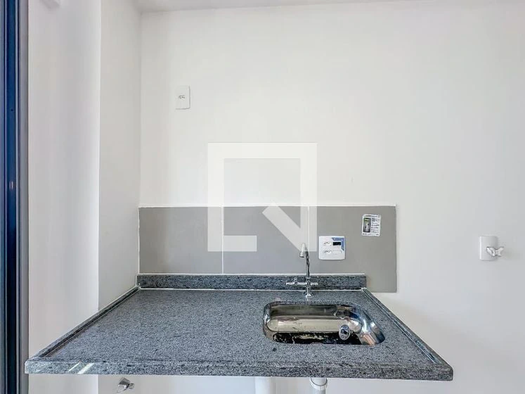Monoambiente amueblado en edificio con gimnasio