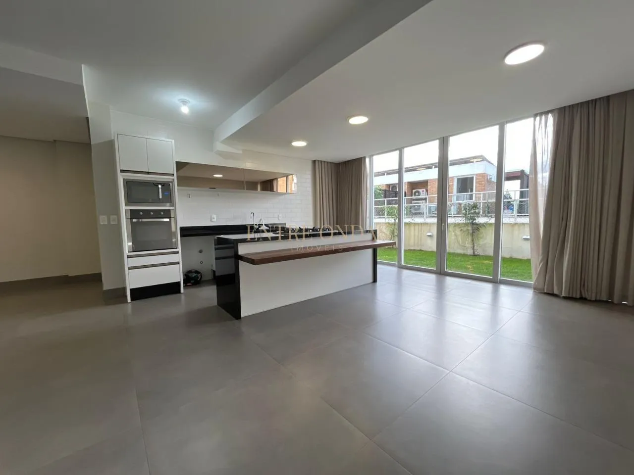 Water view in a 4-bedroom house, 263 m² — photo 17