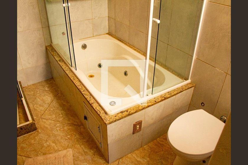 180 m² house with 3 bedrooms, 5 bathrooms, and parking — photo 42