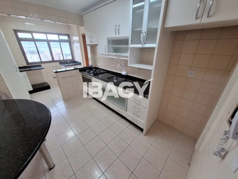 3-bedroom apartment with 3 bathrooms and 129 m² — photo 2