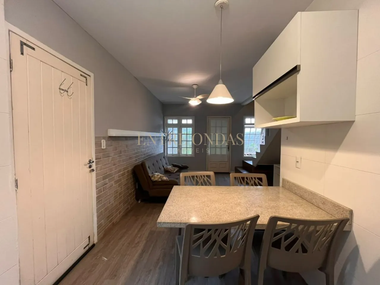 2-bedroom house with a water view in Florianópolis — photo 7