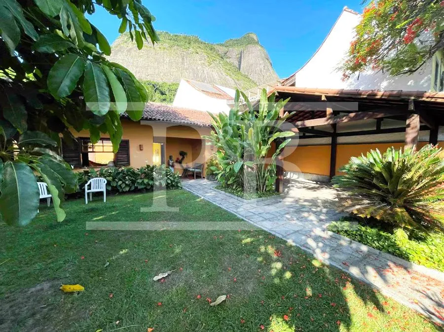 House with 4 bedrooms and 2 bathrooms, 440 m² and 2 parking — photo 13