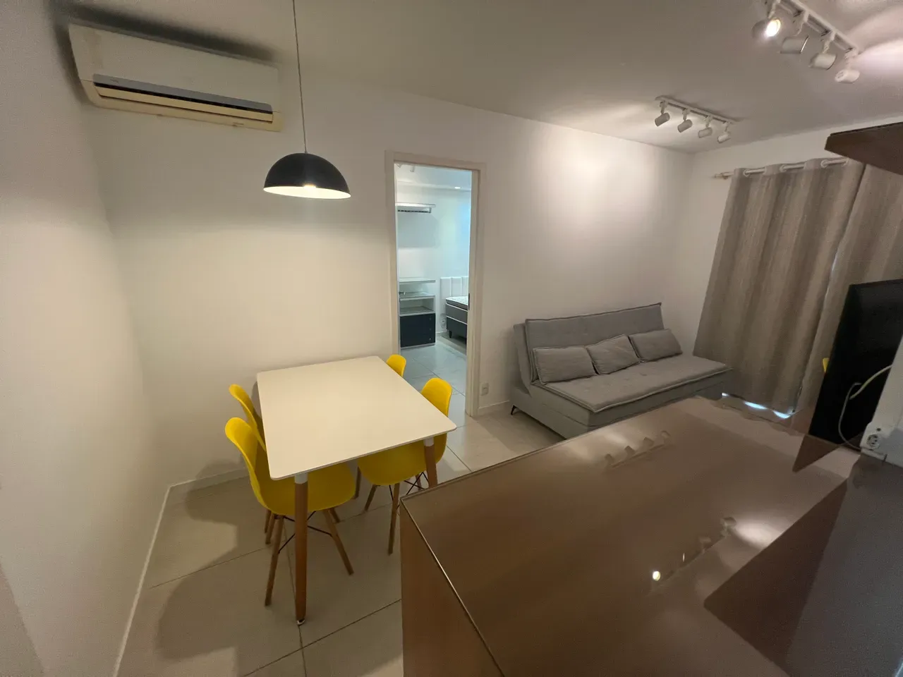 Мебльована квартира 46 м² з 1 спальнею-сюїтом — photo 11