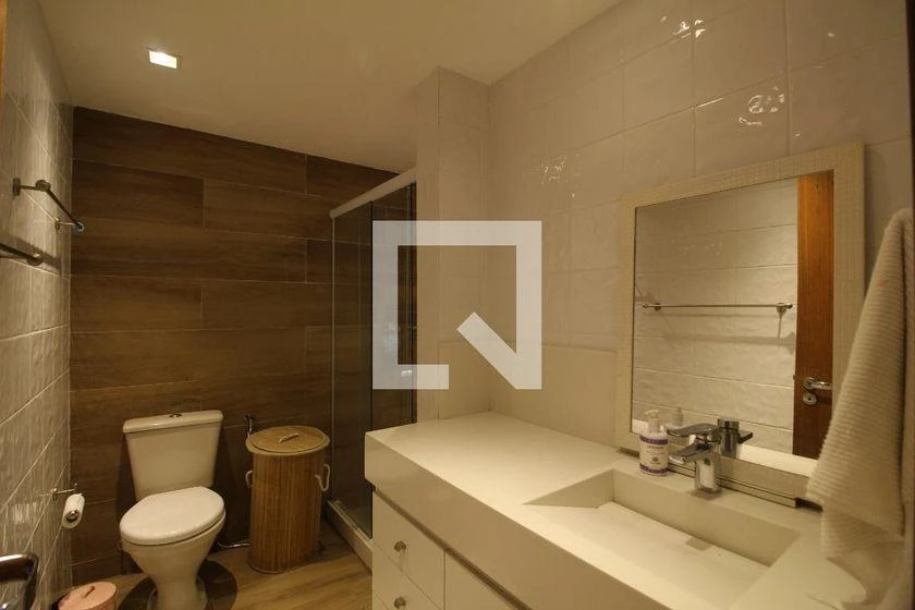 Furnished 4-bedroom apartment with 245 m² and glass balcony — photo 30