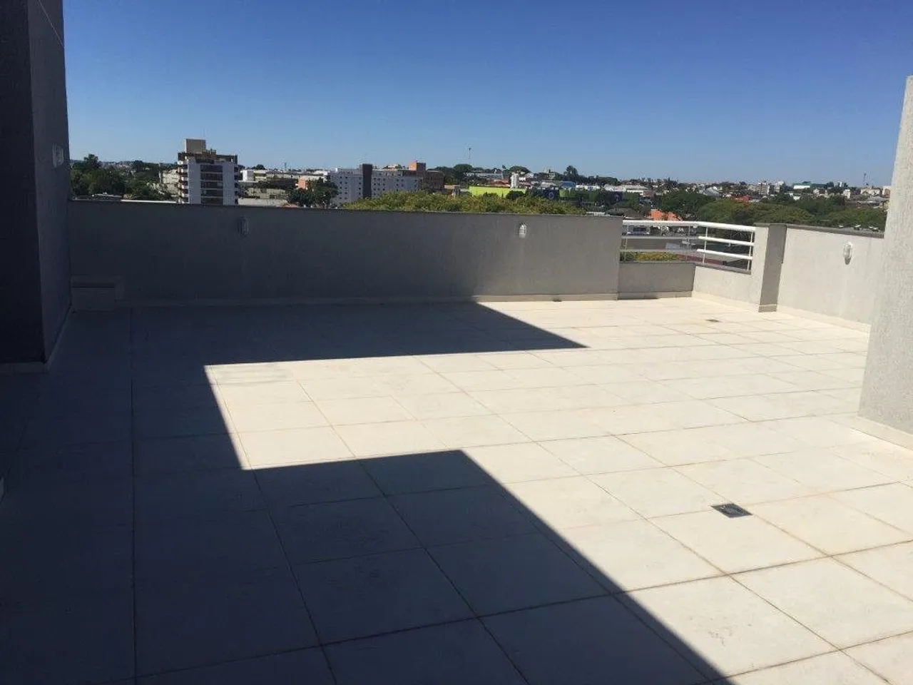 Estudio amueblado con armarios empotrados y plaza — photo 19