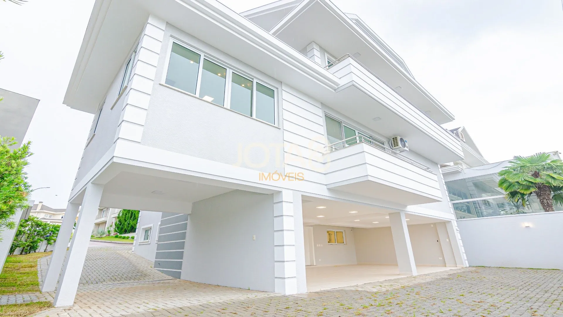 Condominium house with 4 en-suite bedrooms, 492 m² — photo 29