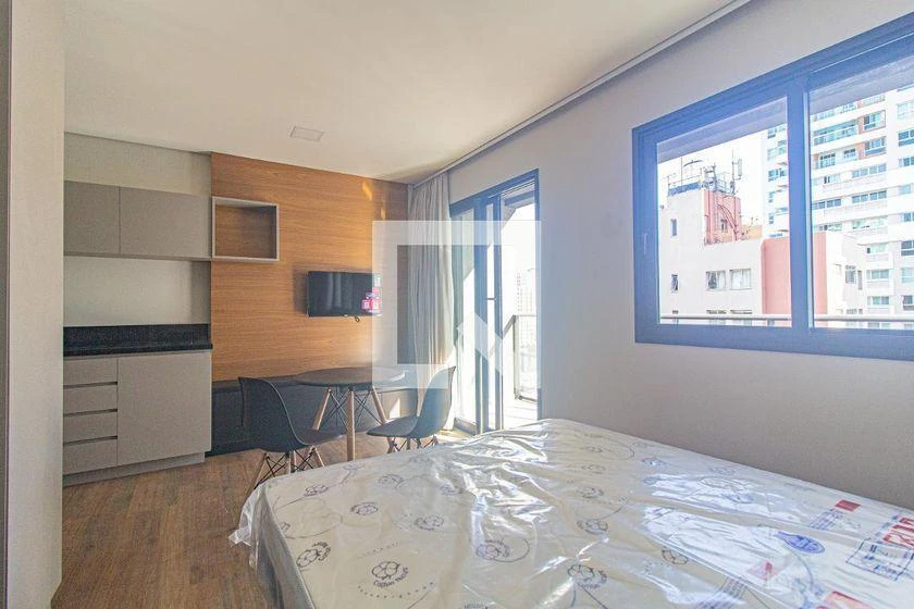 Furnished studio with 1 bedroom and open-plan kitchen — photo 3