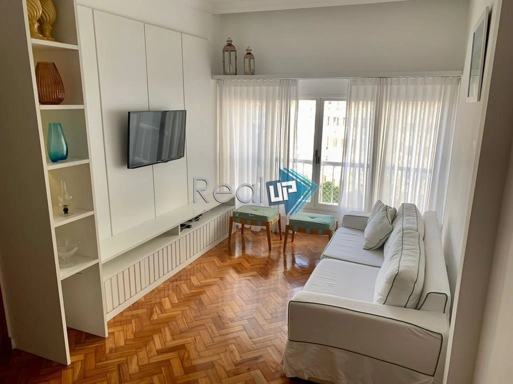 Wood or laminate floors in a 2-bedroom apartment, 80 m² — photo 4