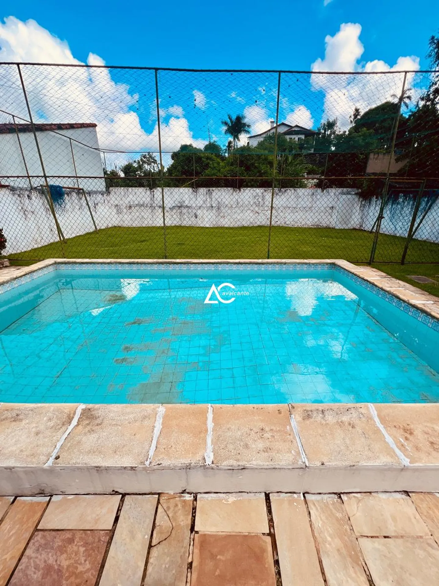 House with 5 bedrooms and 5 bathrooms plus a pool — photo 46