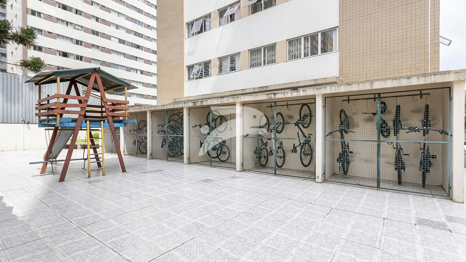 Apartamento de 2 quartos com 56 m² e cozinha separada — photo 24