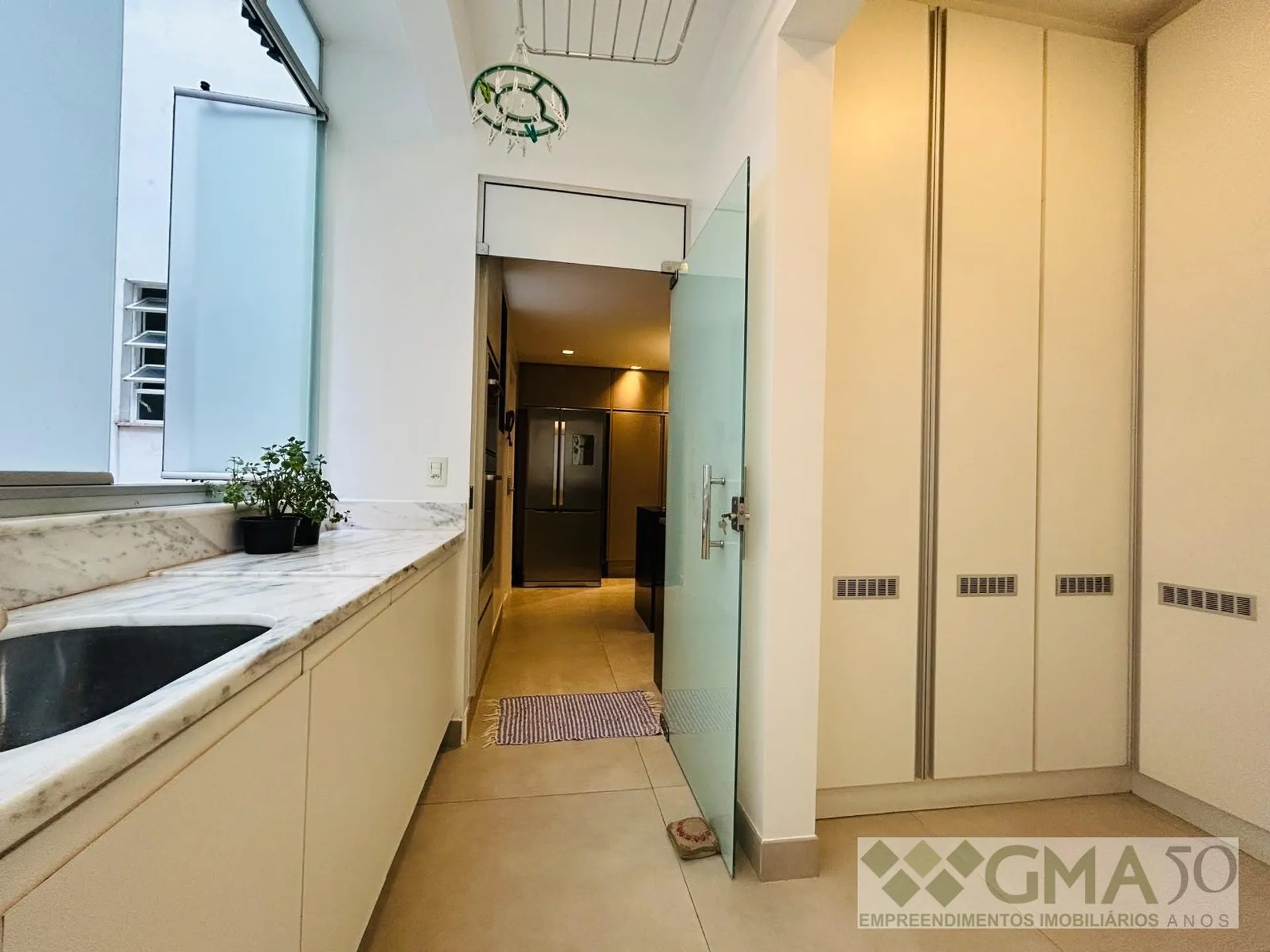 Furnished 110 m² apartment with 3 bedrooms and 1 parking spot — photo 8