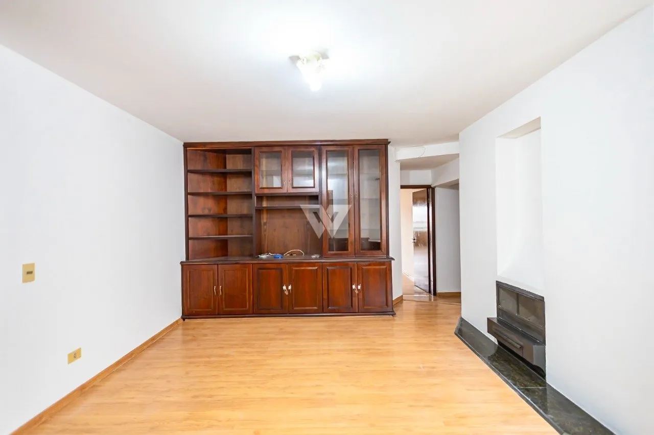 Apartment with wood floors, 4 bedrooms and glass balcony — photo 7
