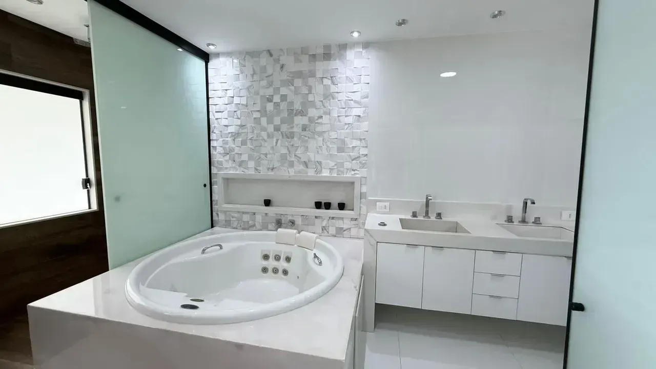 Furnished house with 5 bedrooms and 5 bathrooms, 400 m² — photo 12
