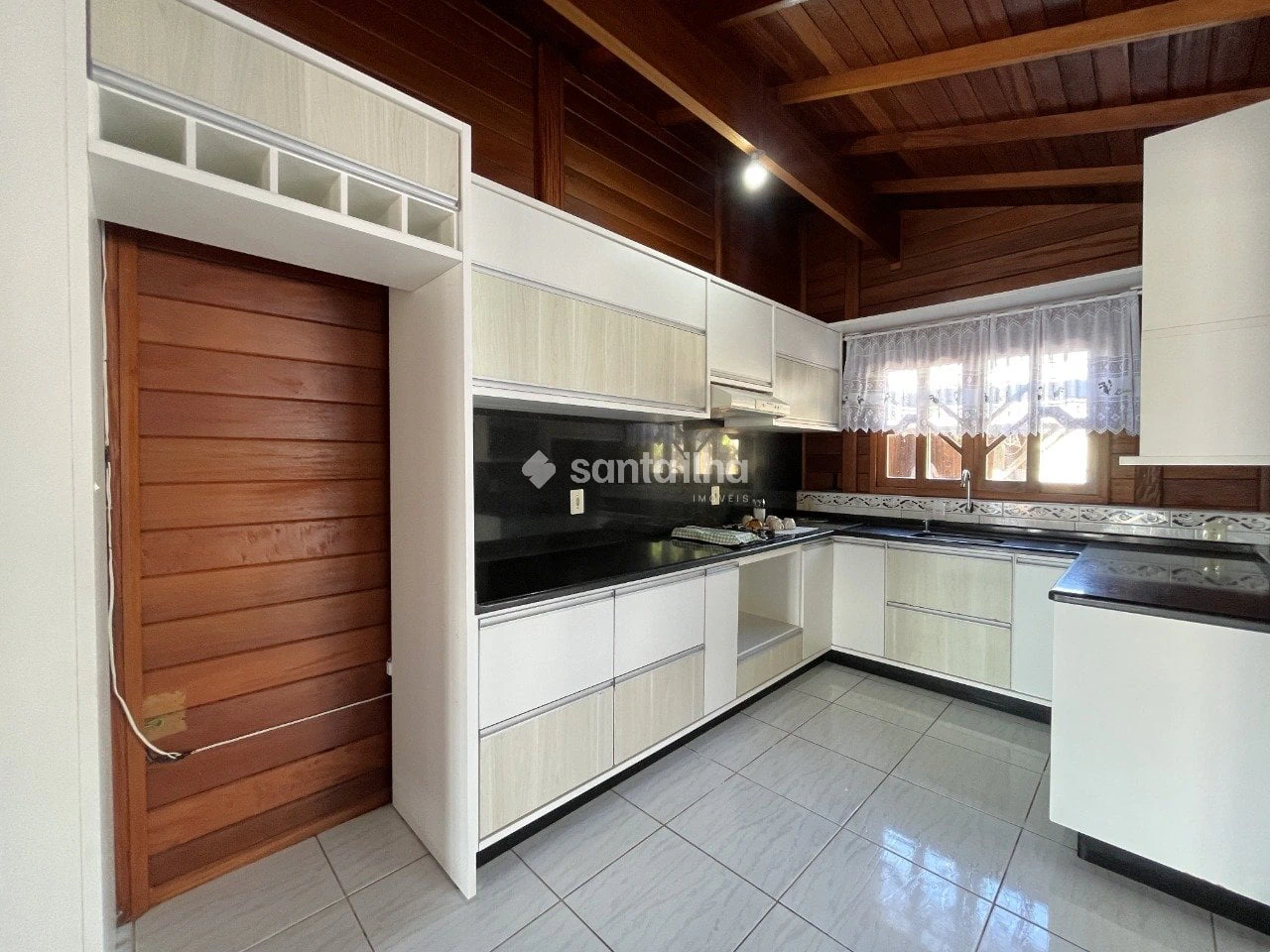 House with 3 bedrooms, 1 en-suite and private garden — photo 2